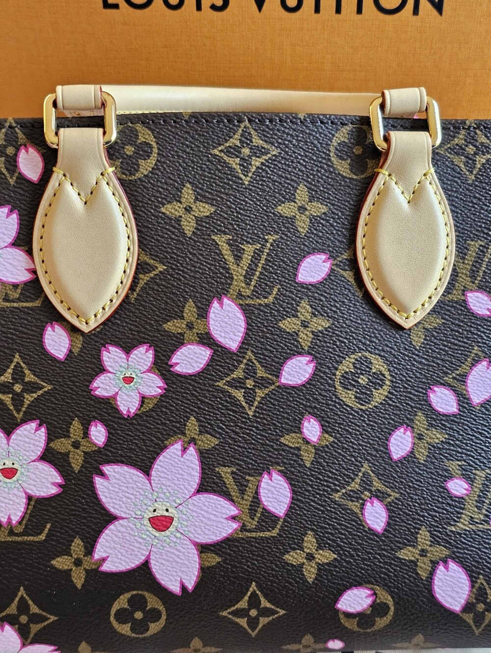 Louis Vuitton Monogram Takashi SAKURA ONTHEGO PM NEW - Picture 12 of 16